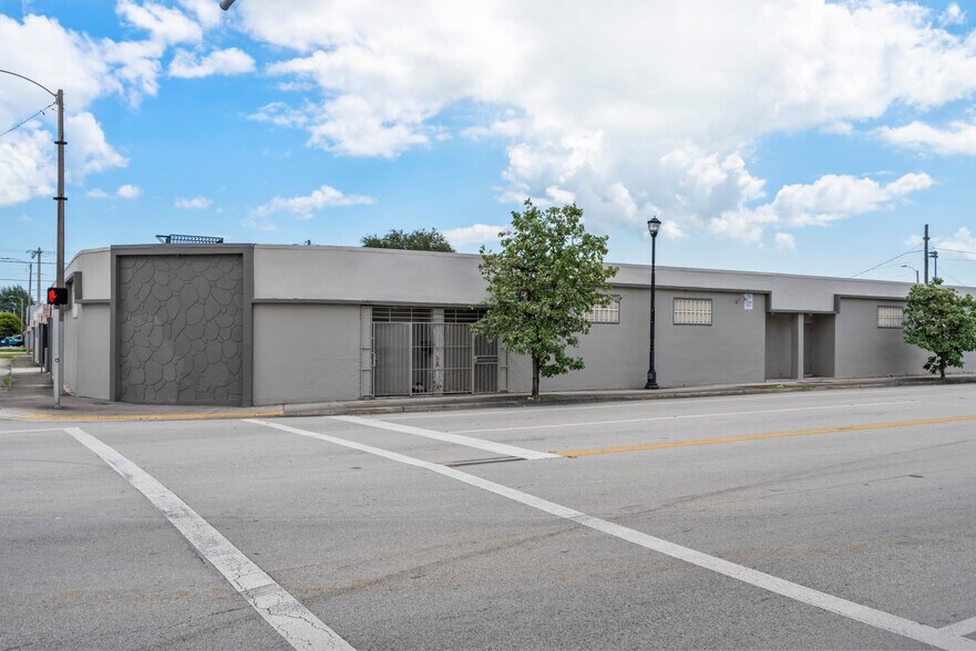 More Photos Of 6695-6699 NE 2nd Ave, Miami Freestanding For Lease