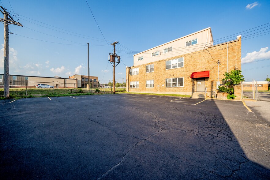 More Photos Of 1327-1331 Macklind Ave, Saint Louis Office For Sale
