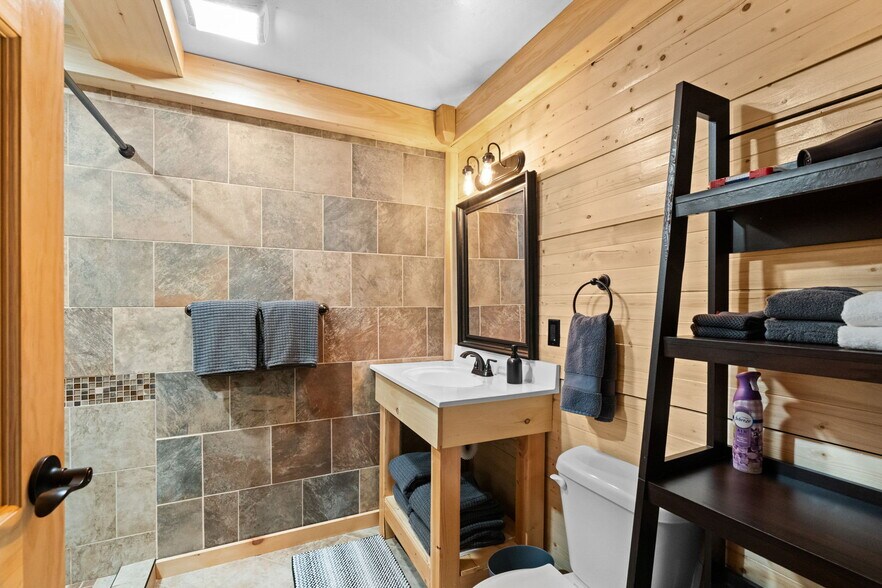 More Photos Of 64 Highlands Drive, Hunter Hospitality For Sale