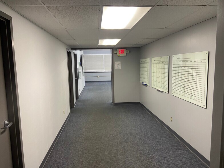 More Photos Of 3821 Industrial Blvd, Indianapolis Light Distribution For Sale