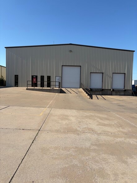 More Photos Of 9708 NW 6th St, Oklahoma City Distribution For Lease