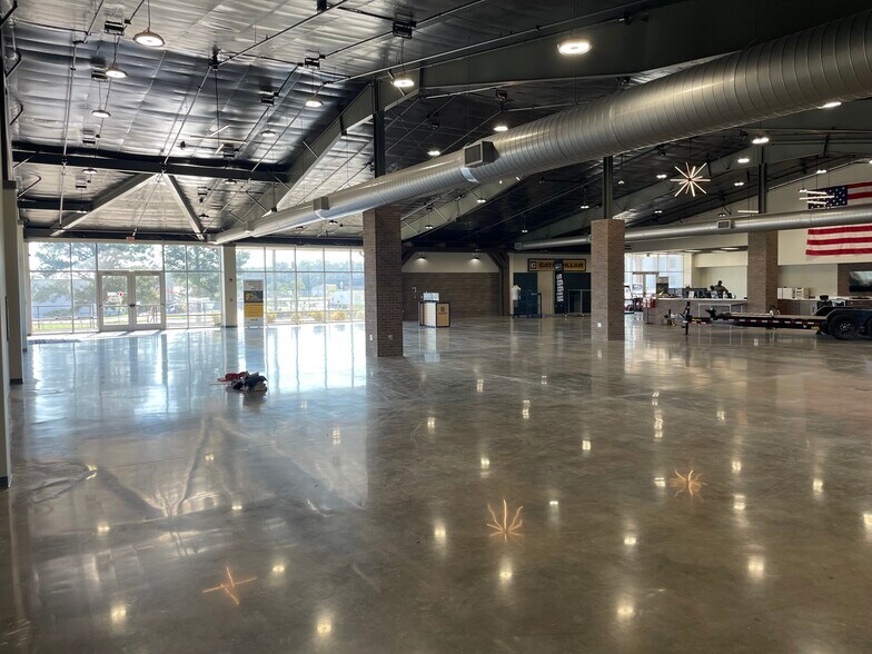 More Photos Of 20453 Interstate 30 S, Benton Flex For Lease