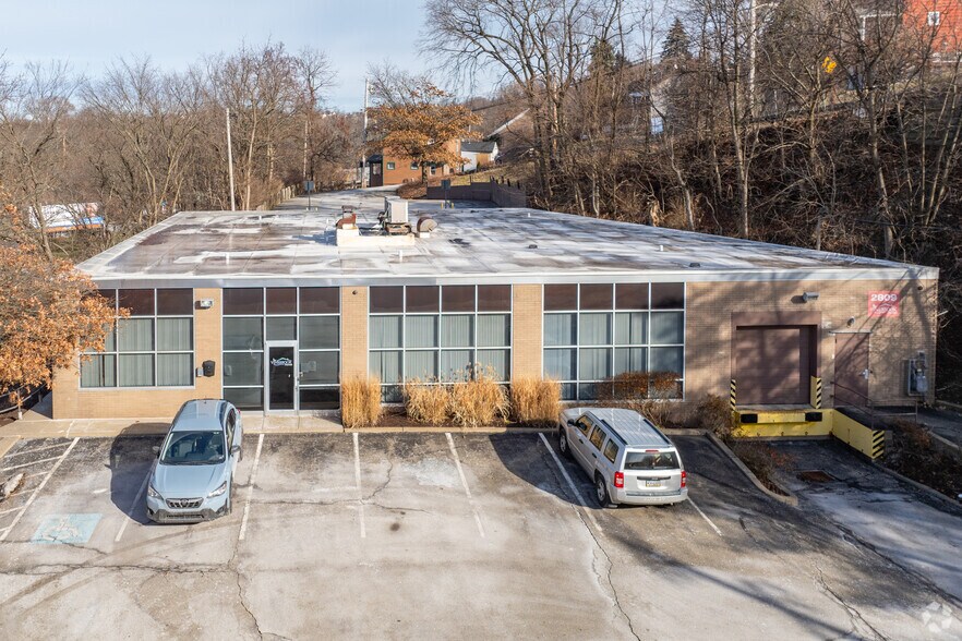More Photos Of 2809 Banksville Rd, Pittsburgh Light Manufacturing For Lease