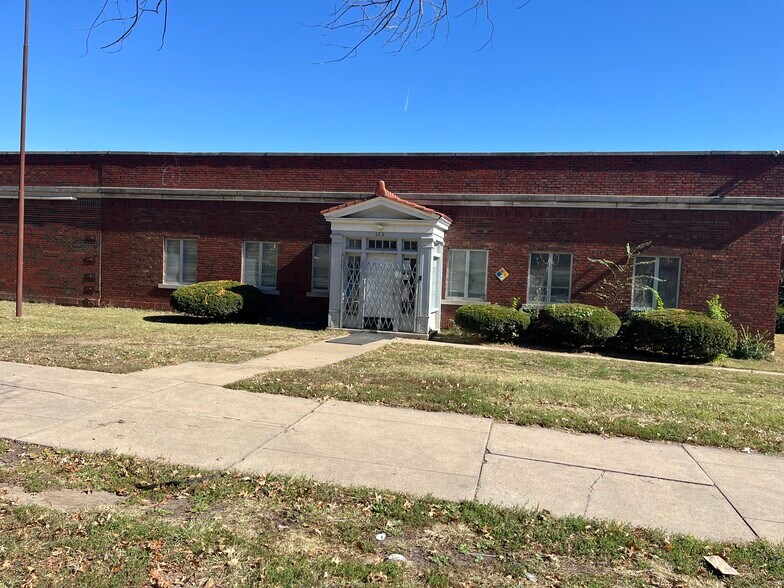 More Photos Of 123 Belmont Blvd, Kansas City Warehouse For Sale