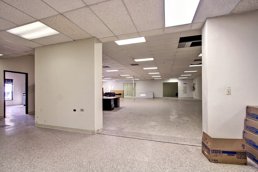 More Photos Of 10499 W Bradford Rd, Littleton Light Manufacturing For Sale