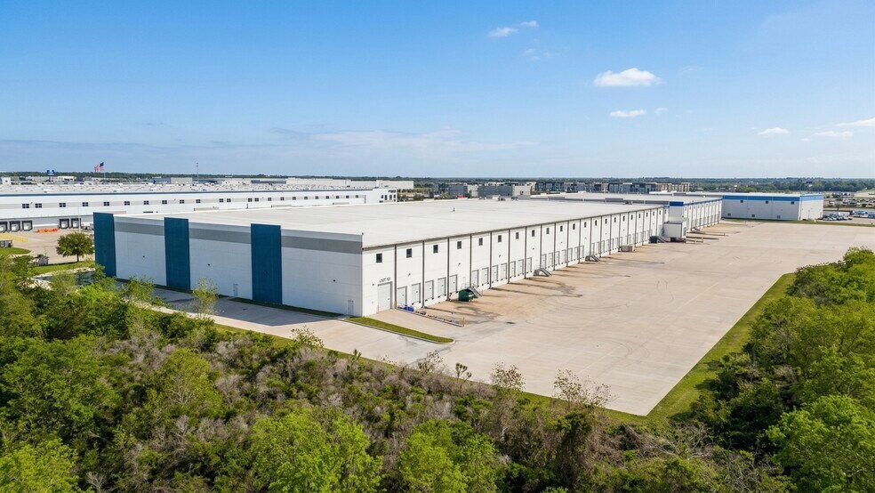 More Photos Of 450 Commerce Pky, Katy Distribution For Lease