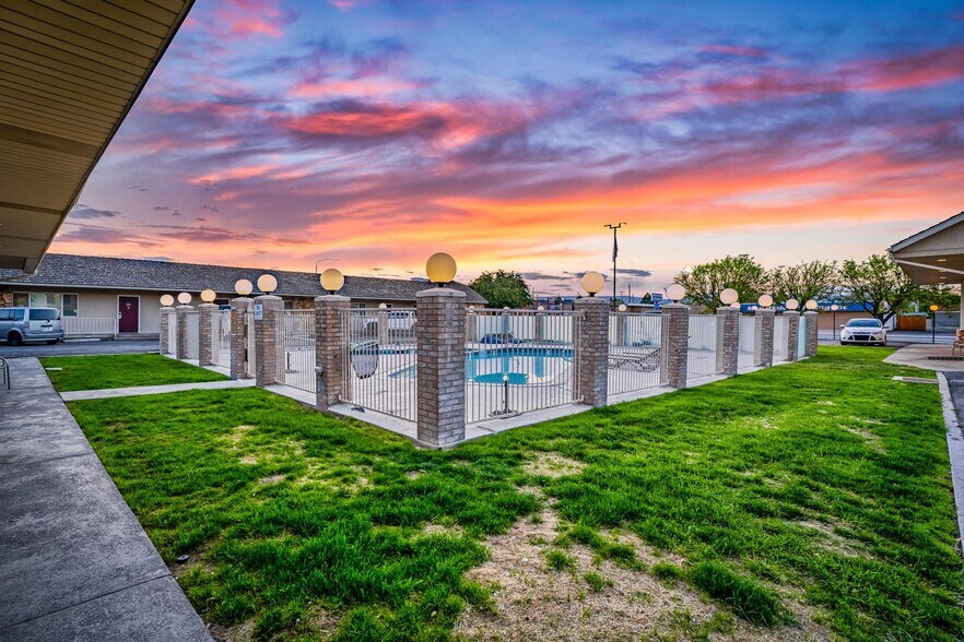 More Photos Of 423 W Main St, Vernal Hotel For Sale