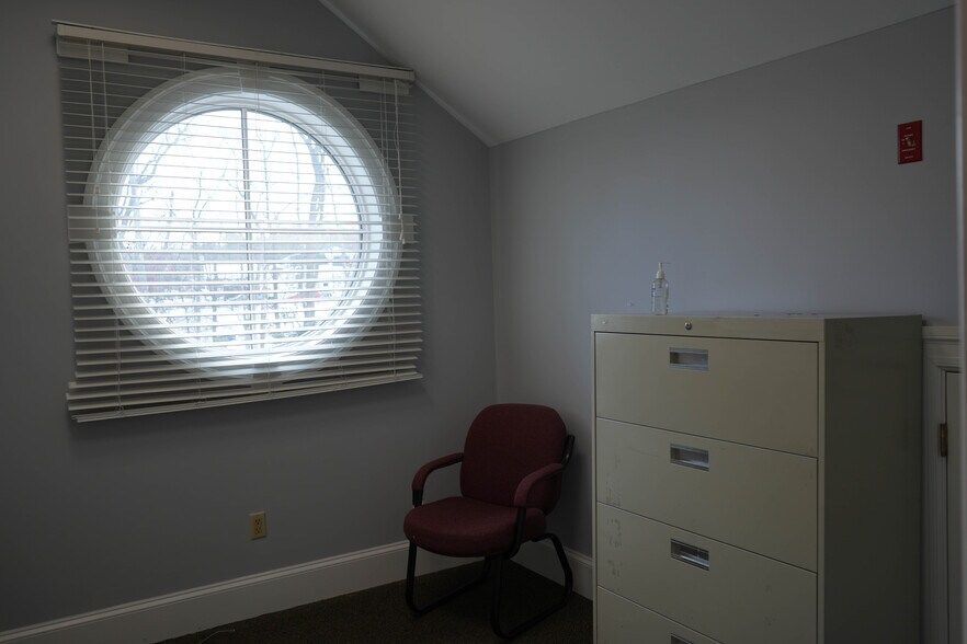 More Photos Of 1 Club Acre Ln, Bedford Office For Lease