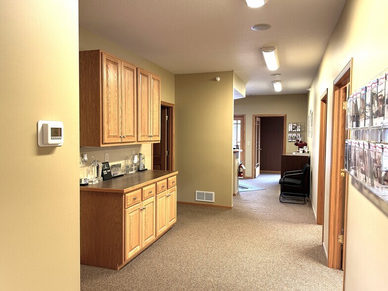 More Photos Of 7955 Stone Creek Dr, Chanhassen Office For Sale