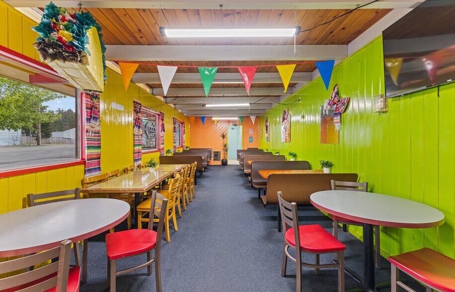 More Photos Of 1175 Newmark Ave, Coos Bay Restaurant For Sale