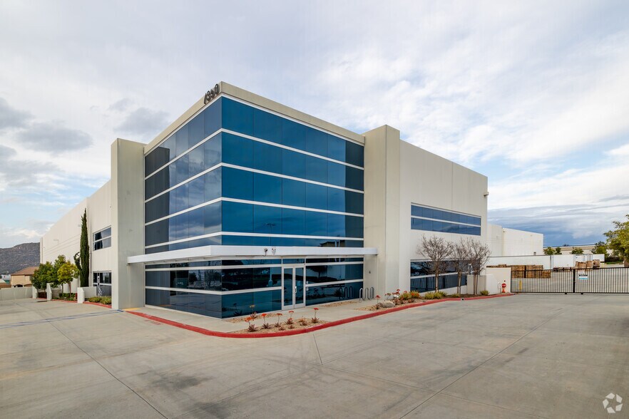 Primary Photo Of 7350 San Gorgonio Dr, Riverside Distribution For Lease
