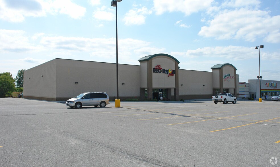 More Photos Of 3425 Oak View Dr, Omaha General Retail For Lease