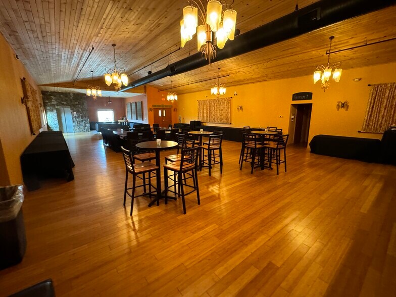 More Photos Of 9620 Old Johnnycake Ridge Rd, Mentor Restaurant For Lease