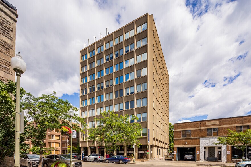 More Photos Of 245 Av Victoria, Westmount Office For Lease