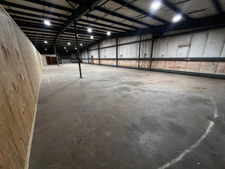More Photos Of 2171 Anderson Rd, Greenville Warehouse For Lease