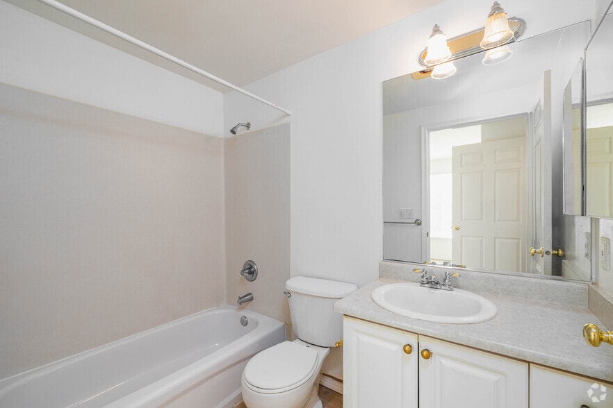 More Photos Of 4719 15th Ave NE, Seattle Apartments For Sale