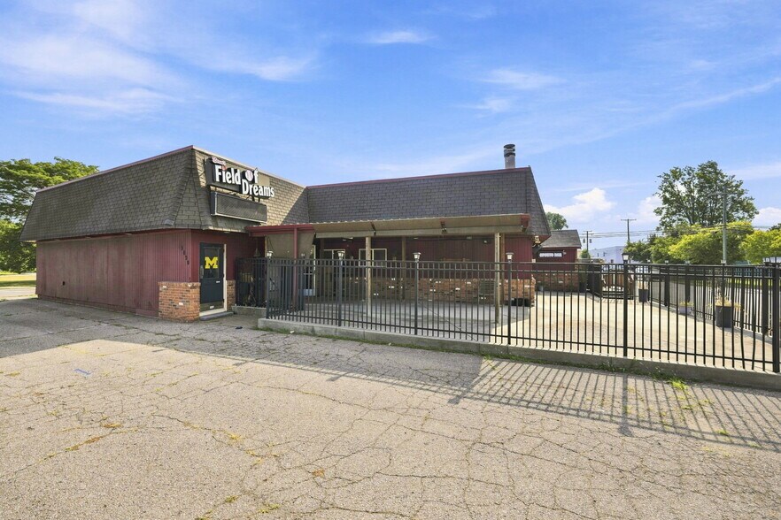 More Photos Of 1090 Rochester Rd, Troy Restaurant For Sale