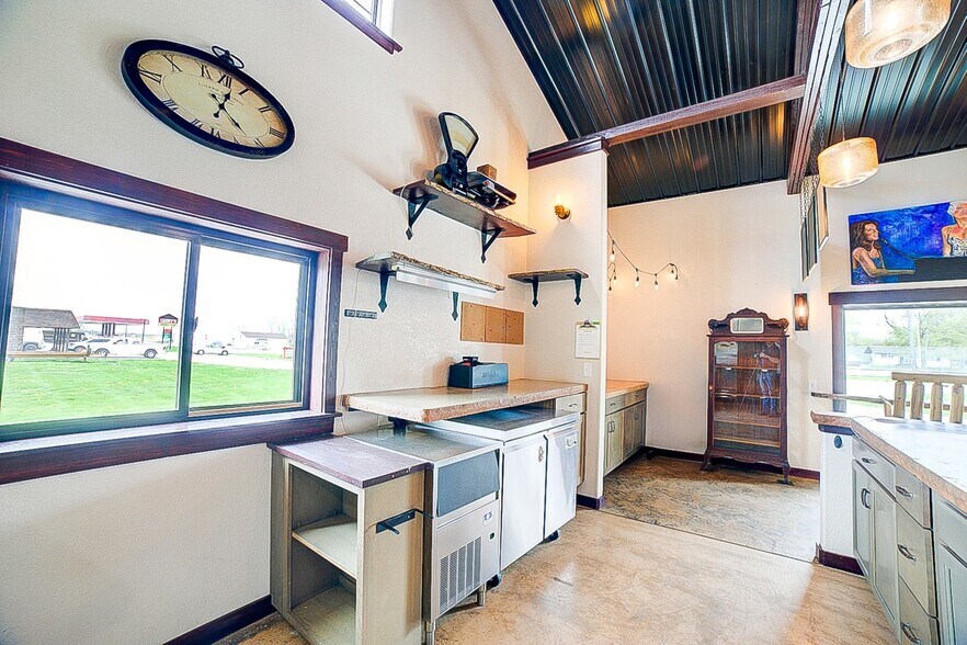 More Photos Of 1015 Colfax St, Crescent City Restaurant For Sale