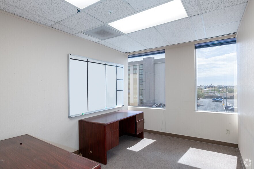 More Photos Of 6070 Gateway Blvd E, El Paso Office For Lease