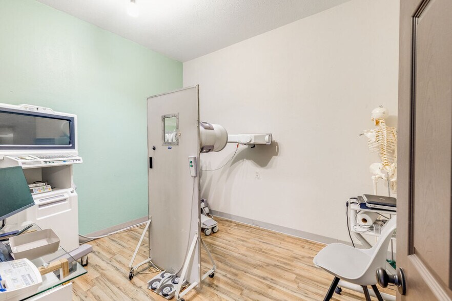 More Photos Of 7917 N May Ave, Oklahoma City Freestanding For Sale