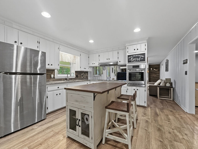 More Photos Of 5602 Highway 69 N, Northport Flex For Sale