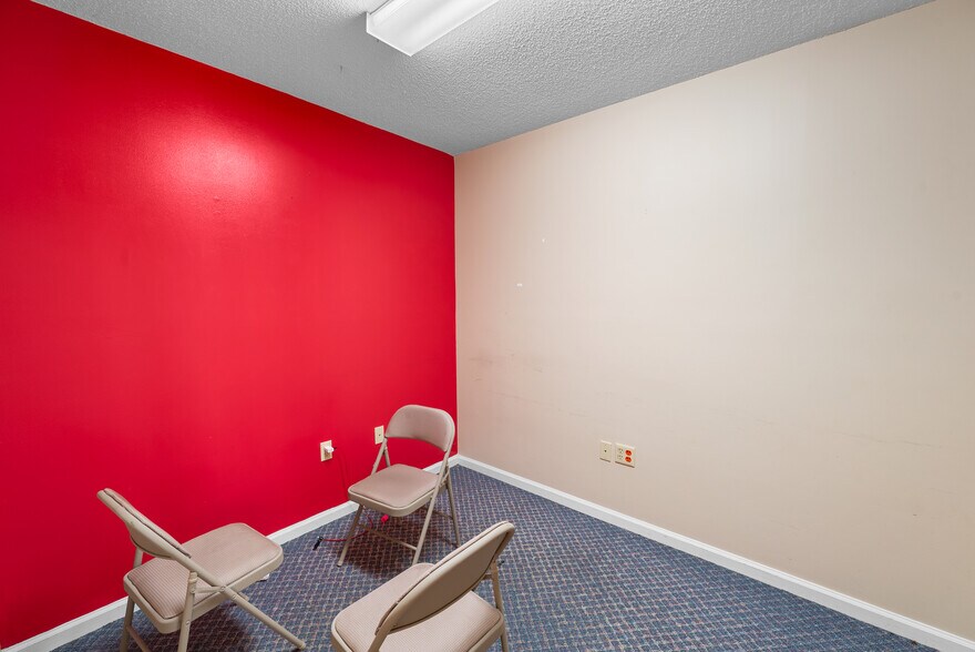 More Photos Of 202 E General Stewart Hwy, Hinesville Office For Sale