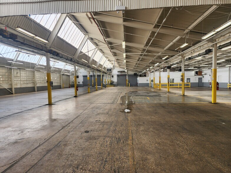 More Photos Of 1100 W 119th St, Chicago Warehouse For Lease