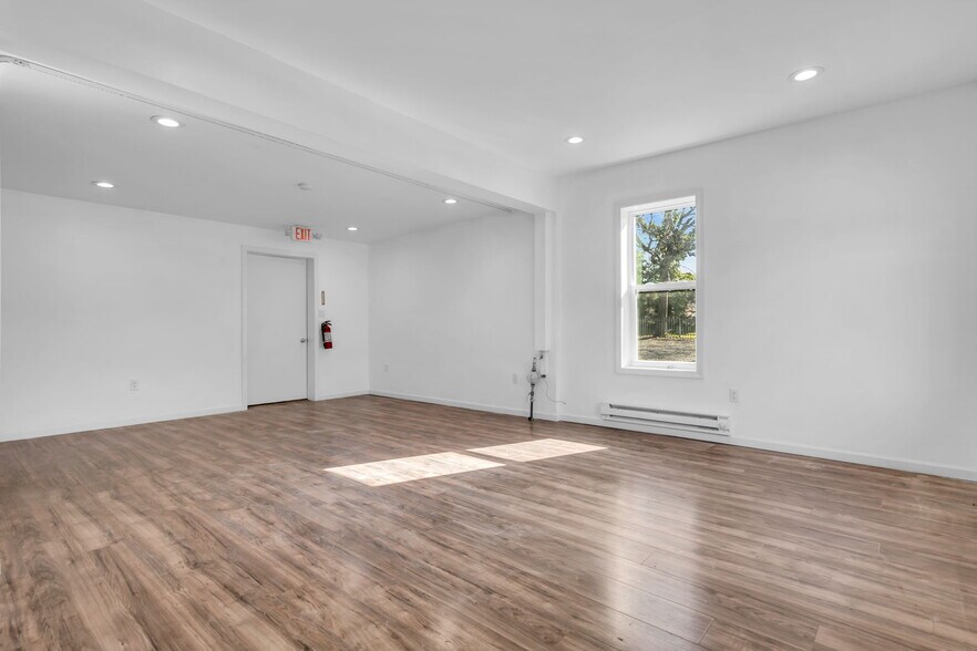 More Photos Of 11 E Main St, Tuckerton General Retail For Lease
