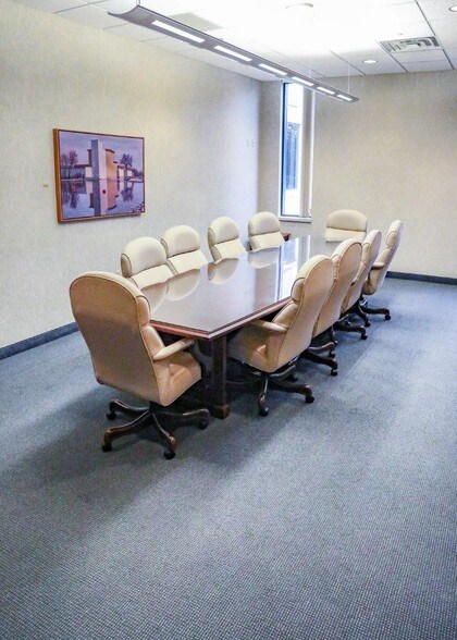 More Photos Of 1605 Heritage Dr, Northfield Office For Lease