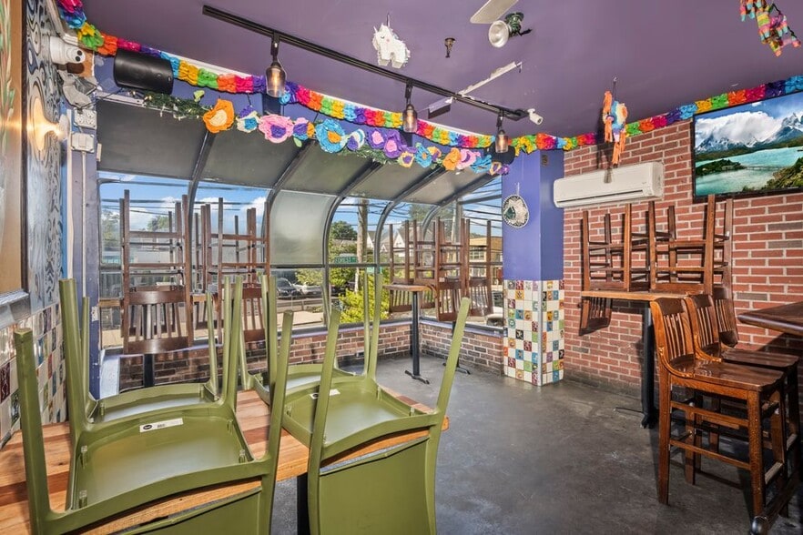 More Photos Of 585 Forest Ave, Staten Island Restaurant For Sale