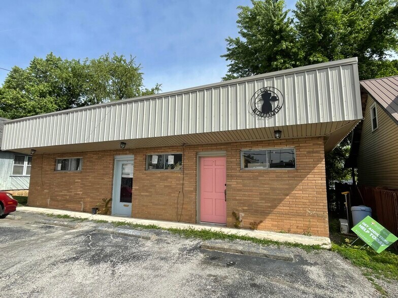 More Photos Of 161 Court St, Whitley City Office For Sale