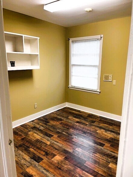 More Photos Of 2915 Chestnut St, Montgomery Office For Sale