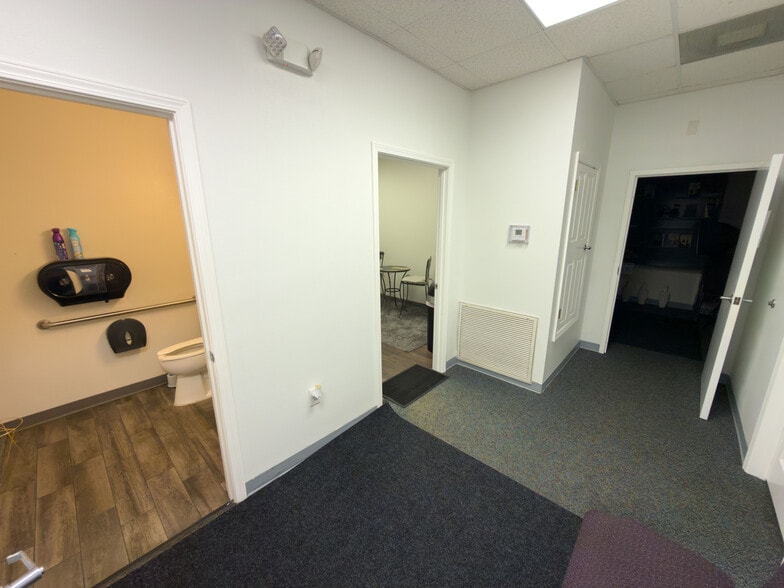 More Photos Of 275 W Airport Blvd, Pensacola Storefront Retail Office For Lease