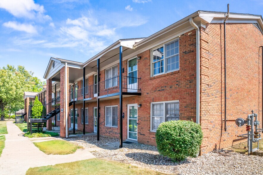 More Photos Of 3201 Commander Dr, Louisville Apartments For Sale