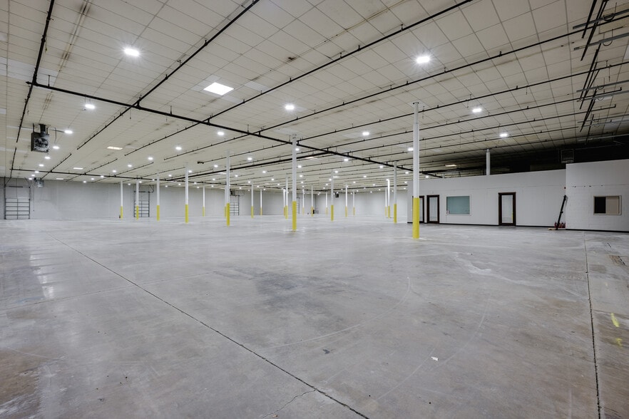 More Photos Of 5124 Sharp St, Dallas Distribution For Lease