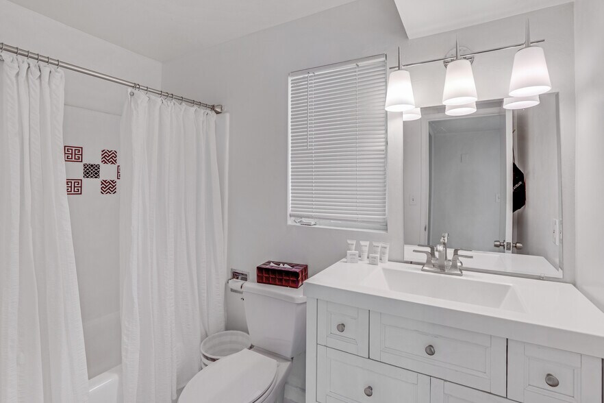 More Photos Of 350 S Belardo Rd, Palm Springs Hotel For Sale