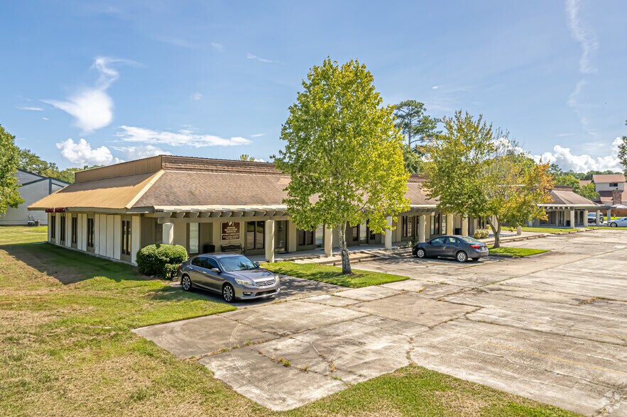 More Photos Of 200 Mariners Plaza Dr, Mandeville Unknown For Lease