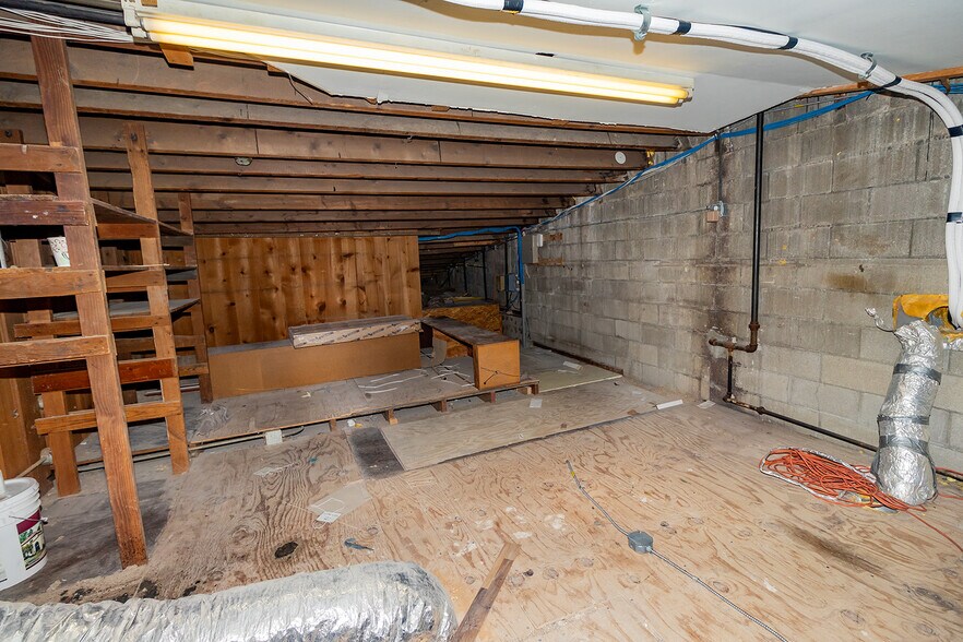 More Photos Of 1627 S Hillside St, Wichita Freestanding For Sale