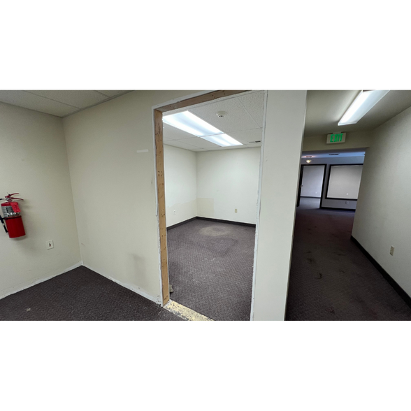 More Photos Of 900 N Lehigh St, Baltimore Light Distribution For Lease