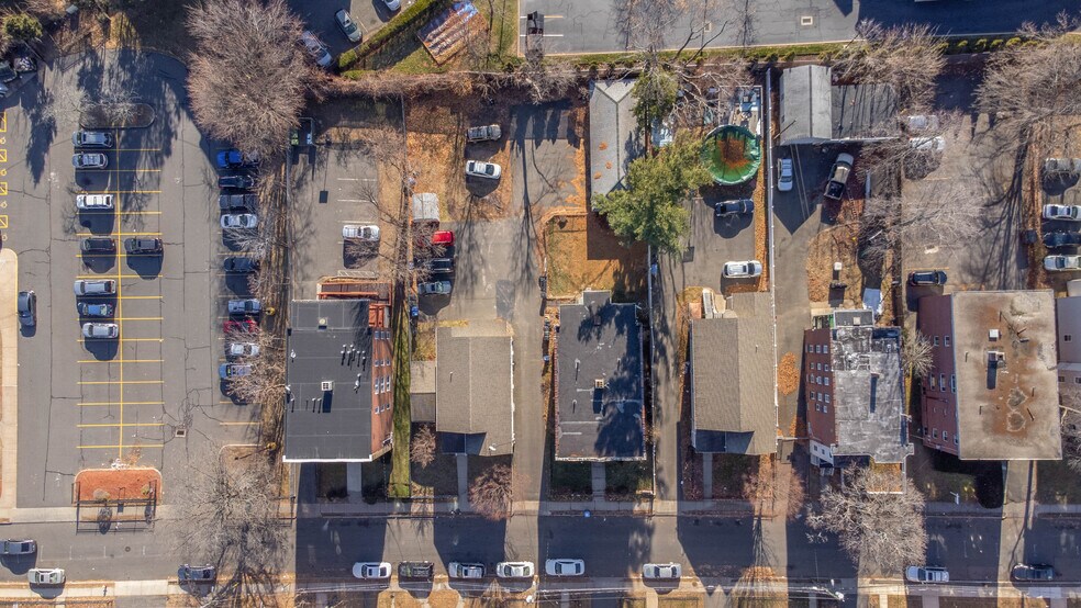 More Photos Of 45 School St, Hartford Apartments For Sale