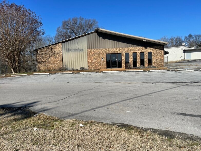 More Photos Of 2008 S Main St, Columbia Medical For Sale