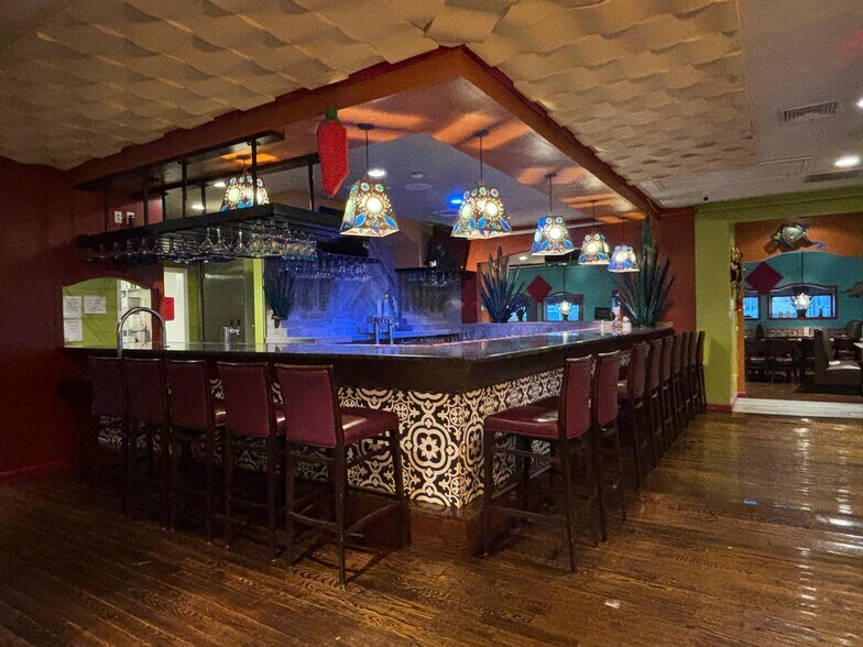 More Photos Of 1705 W Shore Rd, Warwick Restaurant For Lease