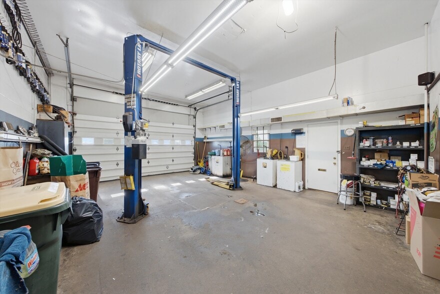More Photos Of 34112 N Barron Blvd, Grayslake Flex For Sale