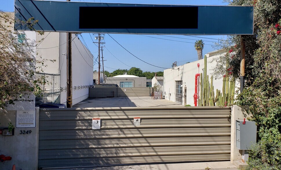 More Photos Of 3249 S La Cienega Blvd, Culver City Unknown For Lease