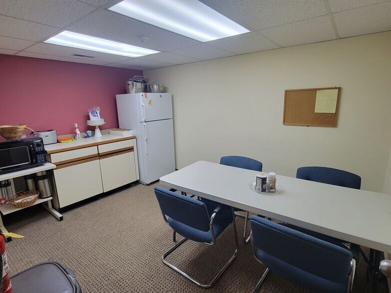 More Photos Of 5820 Gratiot Rd, Saginaw Office For Sale