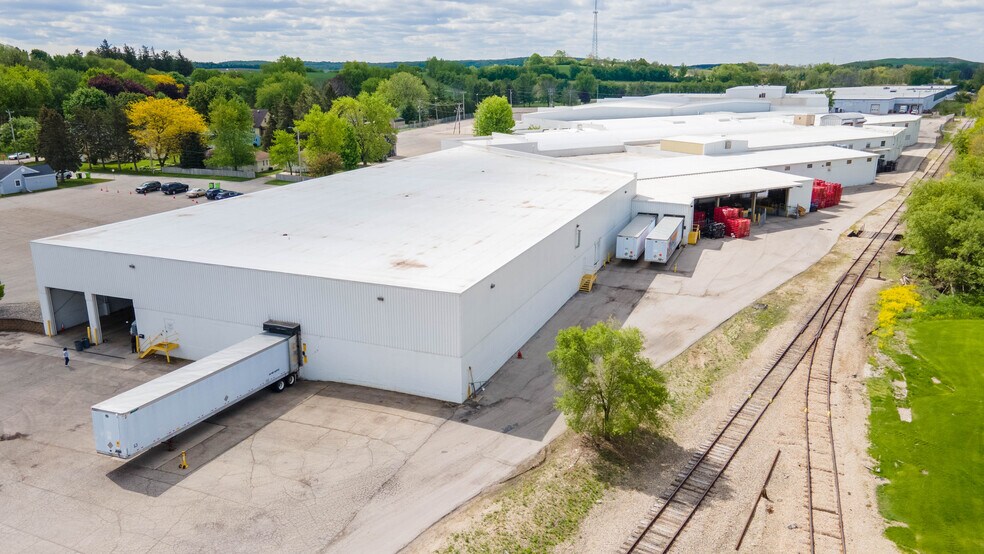 More Photos Of 403 Degner Ave, Mayville Manufacturing For Lease