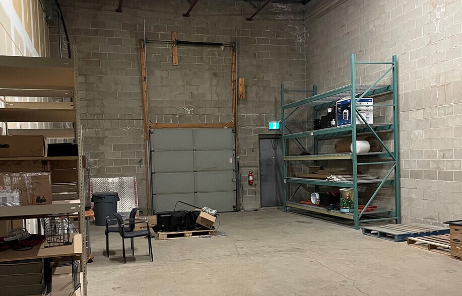More Photos Of 1115 Keewatin St, Winnipeg Manufacturing For Lease