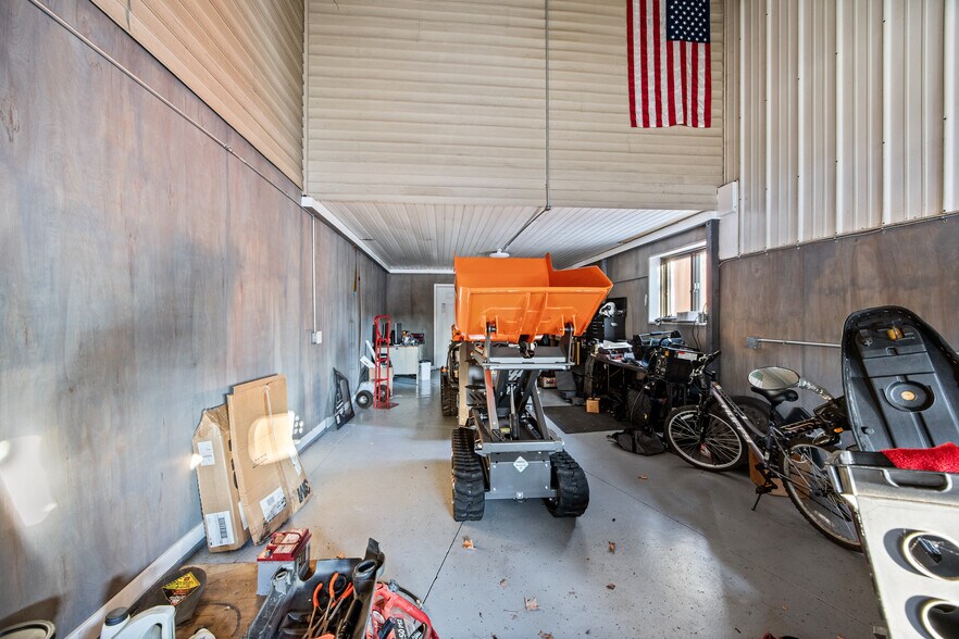 More Photos Of 292 Roosevelt Dr, Seymour Garden Center For Lease