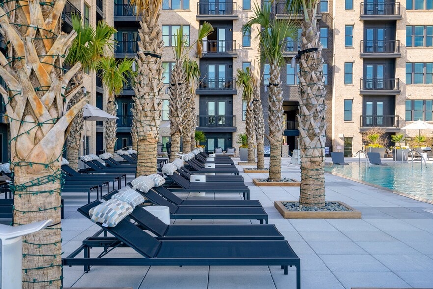 More Photos Of 838 Morrison Dr, Charleston Apartments For Lease