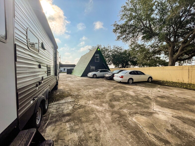 More Photos Of 1712 Kamler Ave, Orlando Office For Sale